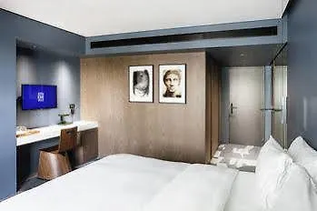 Mainport Hotel Rotterdam, A Hilton Affiliate Hotel Holland