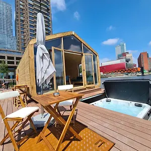 wikkelboat-nr5-at-floating-rotterdam-rijnhaven.zandvoort-hotels.com/