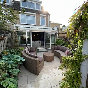 rotterdam-luxury-house.zandvoort-hotels.com/