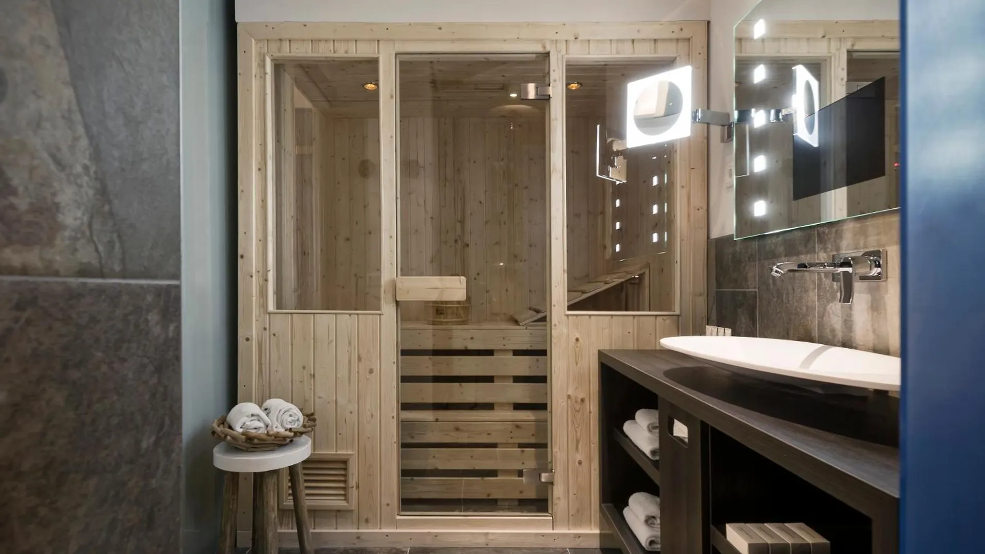 Mainport Design Hotel Rotterdam