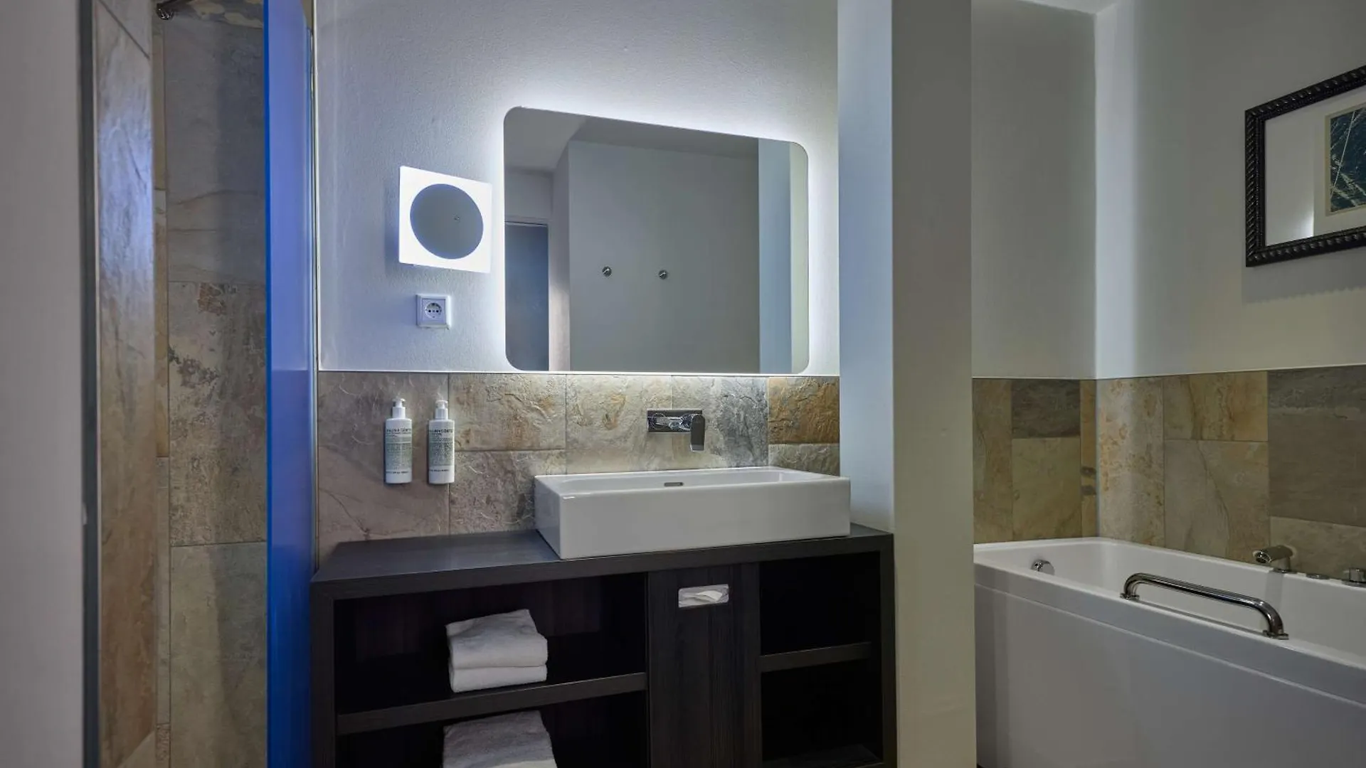 Mainport Design Hotel Rotterdam 4*,